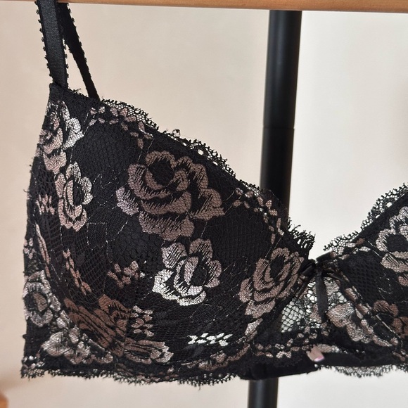 Jezebel Black Lace Bra with Intricate Floral Design 38DD Support Adjust Straps - Picture 5 of 8